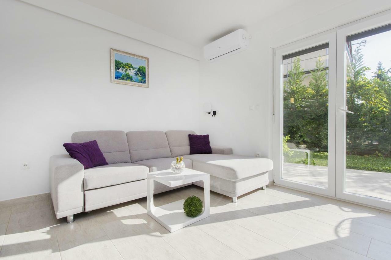 Apartments Luka Vodice Esterno foto